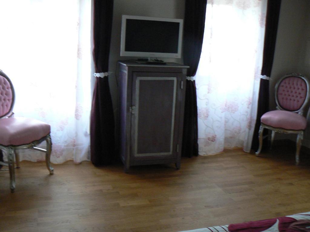 Le Manoir Des Chapelles Bed & Breakfast Venoy Стая снимка